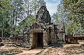 Ta Som temple - western gopura of the third enclosure.